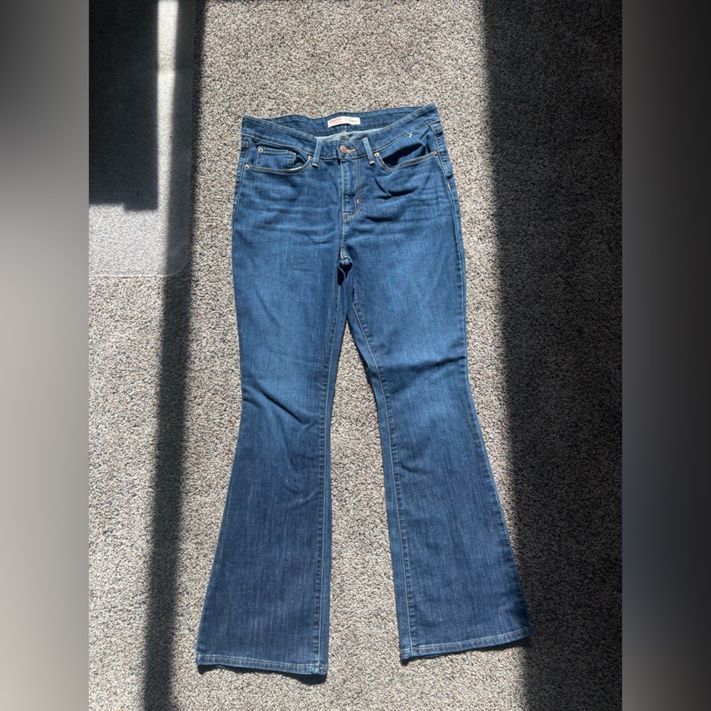Levi's Strauss women’s size 30x32  Blue Flare Jeans - Classic Indigo Wash denim